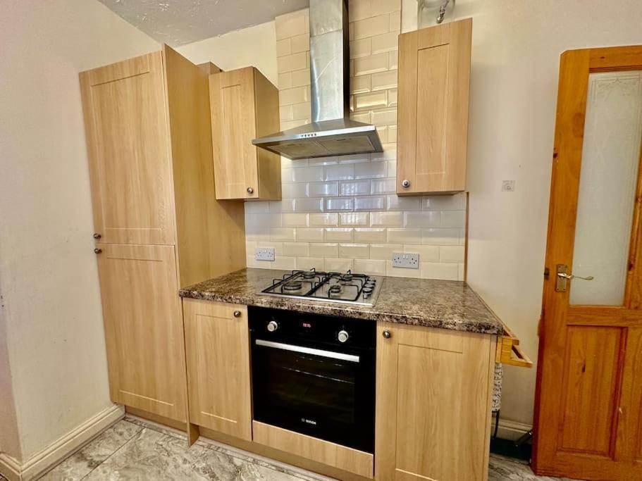 2 Bed Bungalow In Bolton Apartment ภายนอก รูปภาพ