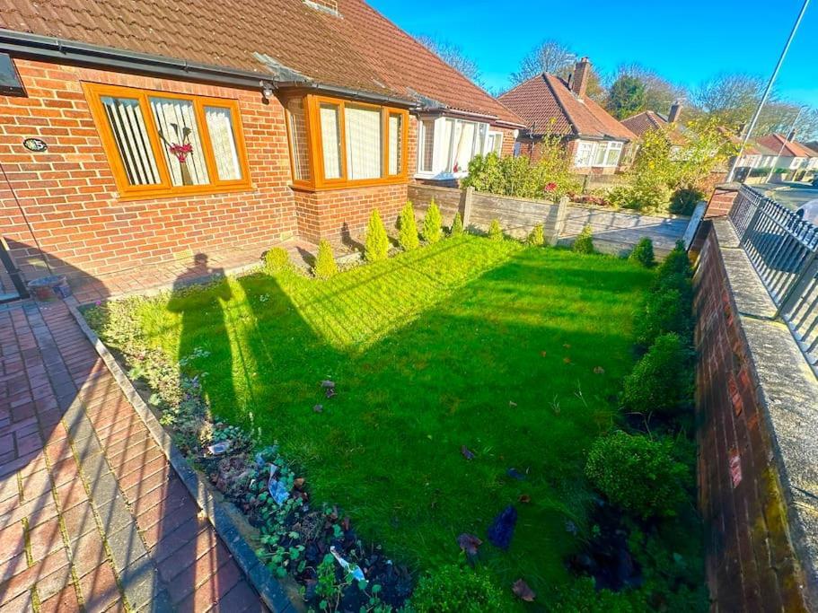 2 Bed Bungalow In Bolton Apartment ภายนอก รูปภาพ